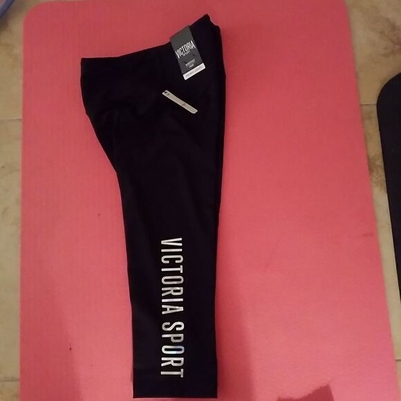 Victoria's secret Knockout crop  - Picture 2 of 7